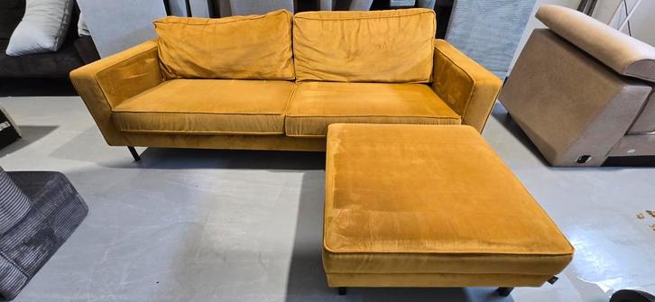 Okergele Velvet Bank 2.5 Zits + Poef, Huis en Inrichting, Banken | Sofa's en Chaises Longues, Ophalen of Verzenden