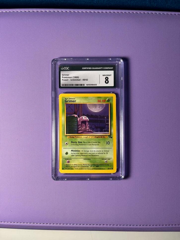 Grimer Fossil 48/62 - Graded Pokémon slab: near mint/mint 8, Hobby en Vrije tijd, Verzamelkaartspellen | Pokémon, Nieuw, Losse kaart