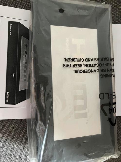 Nieuwe, krachtige1x4 HDMI distributie versterker (splitter), Audio, Tv en Foto, Versterkers en Receivers, Nieuw, Overige merken
