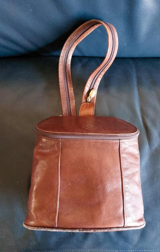 FIRENZE bruin leren rug/schoudertas, Motoren, Onderdelen | Harley-Davidson, Gebruikt, Ophalen of Verzenden