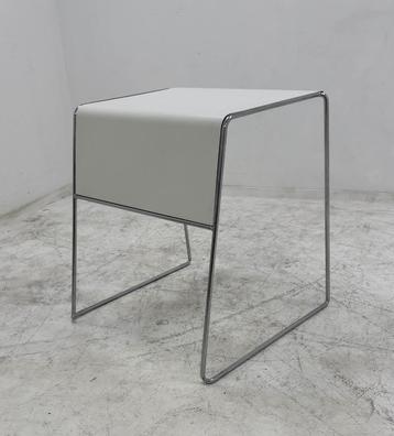 Howe Tutor Solo Desk door John Bollen beschikbaar voor biedingen