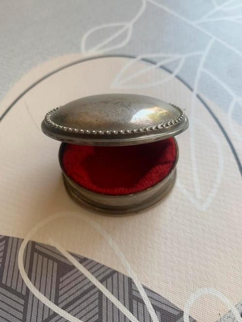 Verzilverd ovaalvormig doosje, Antiek en Kunst, Antiek | Goud en Zilver, Ophalen of Verzenden