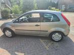 Ford Fiësta 1.25 16V 3DR 2003 Grijs (APK tot 05-07-2026), Voorwielaandrijving, Stof, 600 kg, 1242 cc