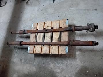 Antieke? boerenwagen assen gietijzer decoratie beschikbaar voor biedingen