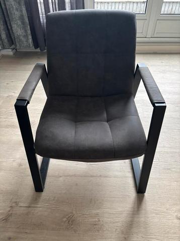 Mooie fauteuil stoel beschikbaar voor biedingen