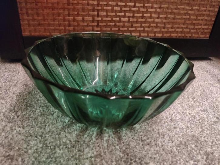 Groene vintage glazen schaal – Arcopal/Arcoroc France, Huis en Inrichting, Woonaccessoires | Schalen en Manden, Gebruikt, Rond