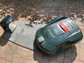 Husqvarna Automower 220 AC robotmaaier nw accu maar 2700 uur beschikbaar voor biedingen