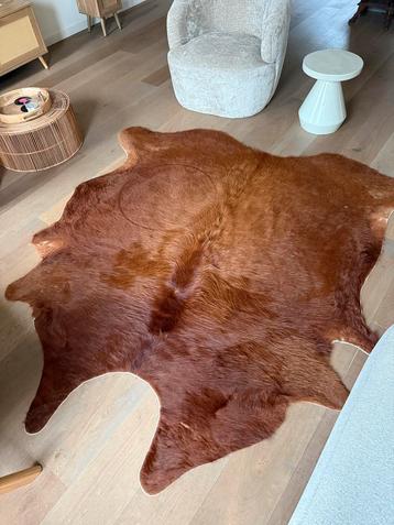 Vierkant Koeienhuid Vloerkleed - 165x165 cm beschikbaar voor biedingen