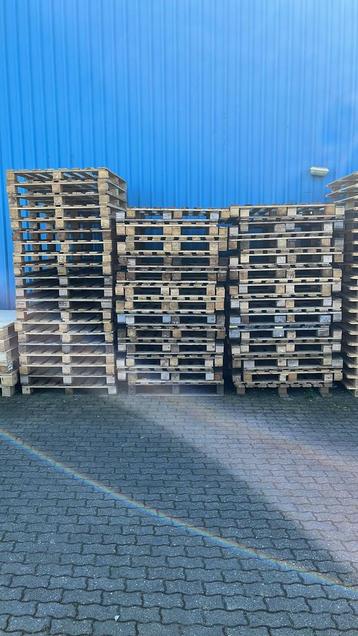 Pallets 110 x 130 cm  beschikbaar voor biedingen