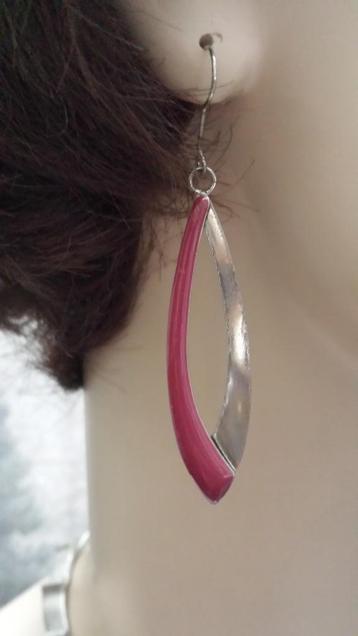 Oorhangers ELLIPS ~ Zilverkleur met Framboos ROOD ~ NIEUW beschikbaar voor biedingen