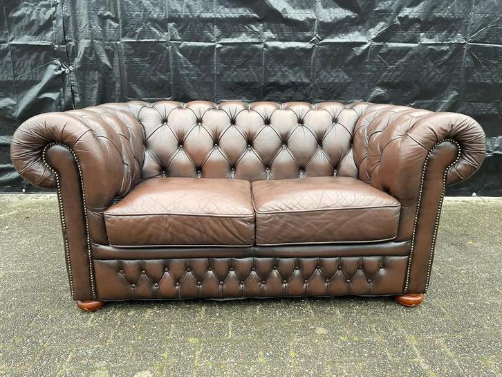 Engelse Chesterfield bank bruin GRATIS BEZORGD, Huis en Inrichting, Banken | Voetenbanken en Poefen, Gebruikt, 125 cm of meer