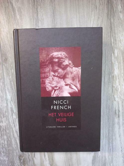 Nicci French – Het Veilige Huis - Hard Cover thriller 1,00, Boeken, Thrillers, Zo goed als nieuw, Europa overig, Ophalen of Verzenden