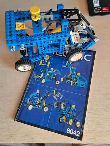 LEGO Technic 8042 - Pneumatische Graafmachine beschikbaar voor biedingen