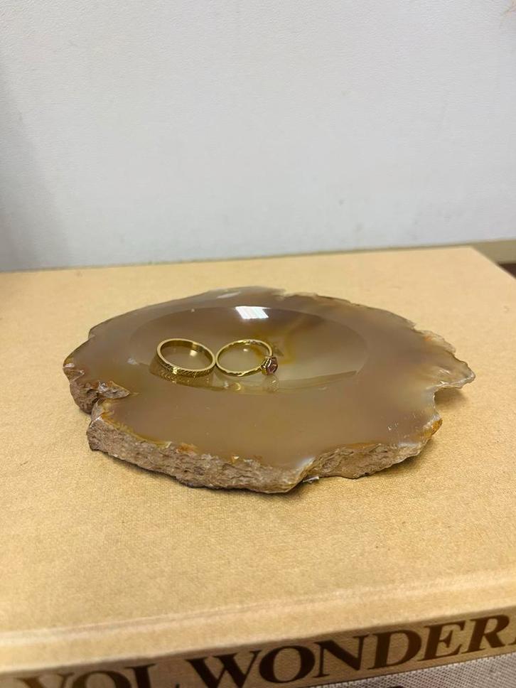 Mooie geslepen Agaat Schijf Schaaltje sieradenschaal beige, Verzamelen, Mineralen en Fossielen, Ophalen of Verzenden