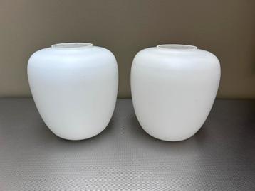 2 vintage melkglazen Philips lampenkappen beschikbaar voor biedingen