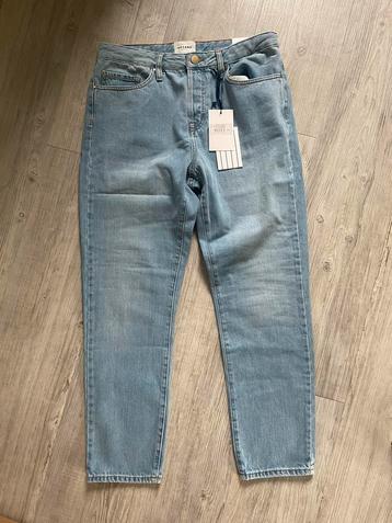 Sézane jeans beschikbaar voor biedingen