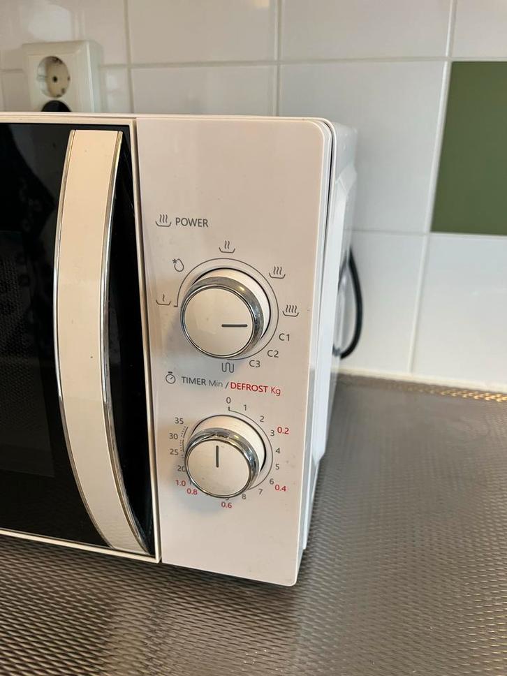 Toshiba Magnetron - Perfect voor snelle maaltijden!, Witgoed en Apparatuur, Magnetrons, Gebruikt, Vrijstaand, Magnetron, Draaiplateau