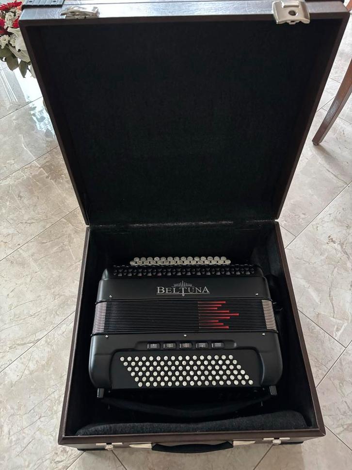 Beltuna Studio IV 96 K Compact Knopaccordeon, Muziek en Instrumenten, Accordeons, Zo goed als nieuw, Knopaccordeon, 96-bas, Overige merken