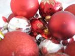 41 rode en zilveren kerstballen glas en plastic, Diversen, Kerst, Gebruikt, Ophalen