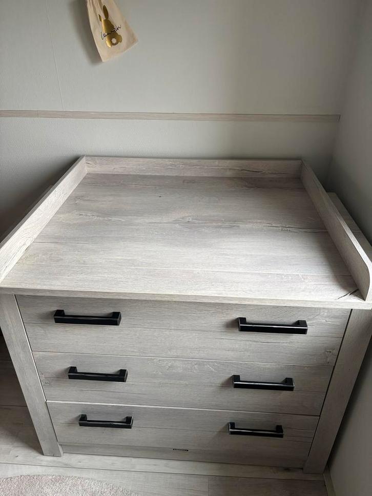Ledikant, commode en wandplank Kidsmill, Kinderen en Baby's, Kinderkamer | Complete kinderkamers, Zo goed als nieuw, Jongetje of Meisje
