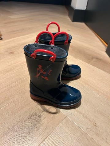 Leuke regenlaarsjes met licht maat 24 beschikbaar voor biedingen