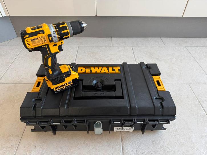 Te koop Dewalt accu schroefboormachine 2x accu, Doe-het-zelf en Verbouw, Gereedschap | Boormachines, Zo goed als nieuw, Boor- en Schroefmachine