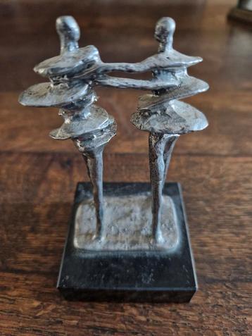 Zilverkleurig beeldje aandacht/betrokkenheid beschikbaar voor biedingen