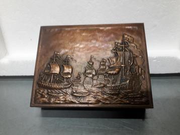 PRACHTIGE OUDE KOPEREN SIGARETTEN/SIGAREN DOOS I.Z.G.STAAT  beschikbaar voor biedingen