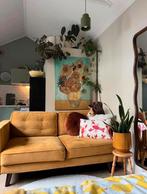 Okergele velours bank, Huis en Inrichting, Banken | Bankstellen, Ophalen, Gebruikt, Tweepersoons, Rechte bank