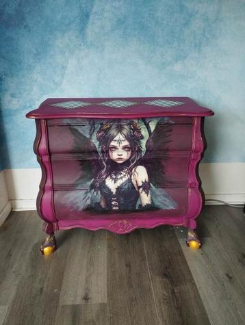 Leuke aparte gothic restyled buikkastje ladenkast print beschikbaar voor biedingen