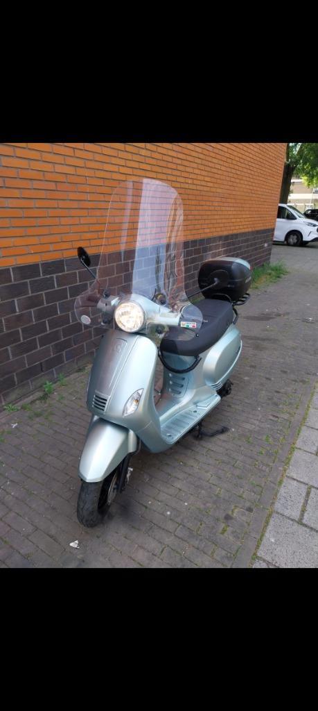AGM vespa look 4takt 2018 blauw kenteken, Fietsen en Brommers, Scooters | Overige merken, Gebruikt, Maximaal 25 km/u, Benzine