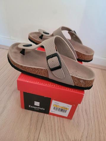 teenslippers maat 33  beschikbaar voor biedingen