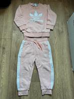 Adidas pak roze maat 98, Adidas, Meisje, Sport- of Zwemkleding, Ophalen of Verzenden