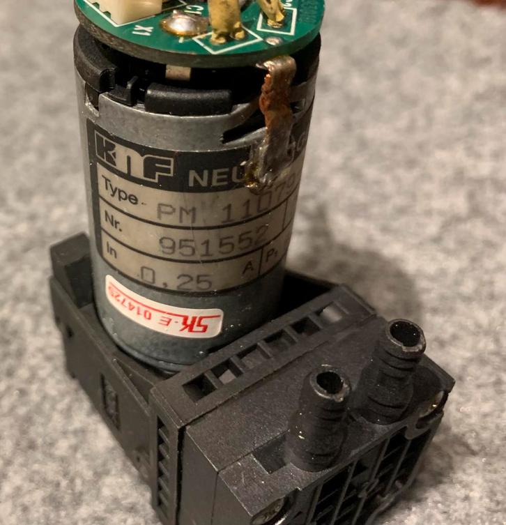 KNF-membraam pompjes, Hobby en Vrije tijd, Modelbouw | Overige, Gebruikt, Groter dan 1:32, Ophalen of Verzenden