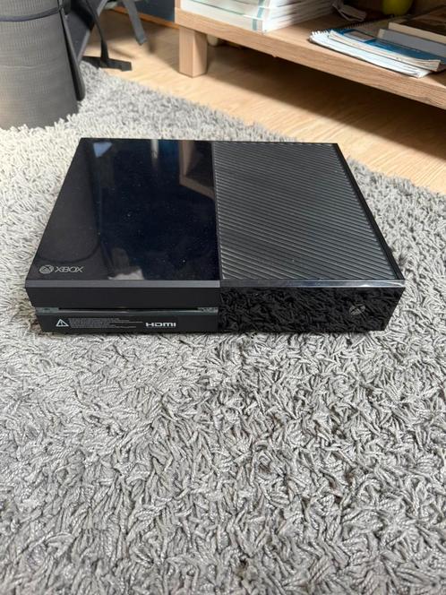 Xbox one 500gb, 9 games en kinect (geen doos), Spelcomputers en Games, Spelcomputers | Xbox One, Gebruikt, Xbox One, 500 GB, Met 1 controller