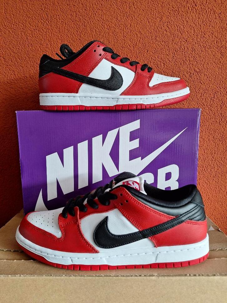 NIKE SB DUNK LOW "CHICAGO / VARSITY RED & WHITE" - maat 41, Kleding | Heren, Schoenen, Nieuw, Sneakers of Gympen, Overige kleuren
