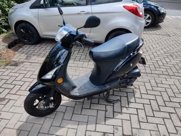 Senzo scooter, goede conditie beschikbaar voor biedingen
