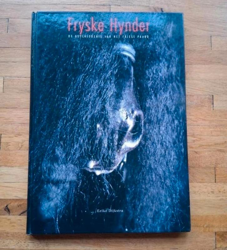 Het Fryske hynder het Friese paard
de geschiedenis paard, Boeken, Dieren en Huisdieren, Zo goed als nieuw, Paarden of Pony's, Ophalen of Verzenden