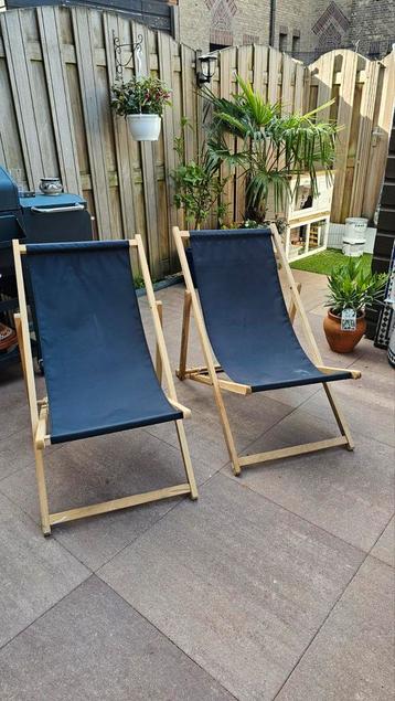 Twee strandstoelen in goede staat