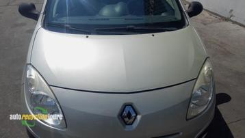 Motorkap van een Renault Twingo (MV190) beschikbaar voor biedingen