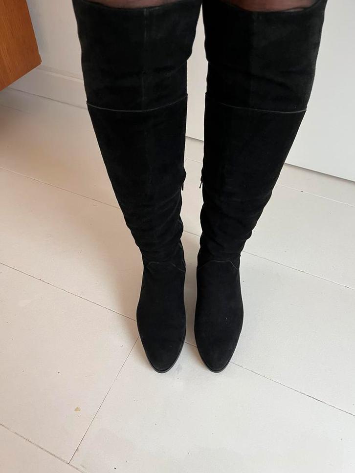 Nalini Kniehoge Suède Laarzen - Maat 39.5 - Handmade Italië, Kleding | Dames, Schoenen, Zo goed als nieuw, Hoge laarzen, Zwart