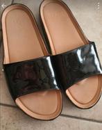 Ugg jane patent slippers maat 37, Kleding | Dames, Schoenen, Ophalen of Verzenden, Zo goed als nieuw, Zwart