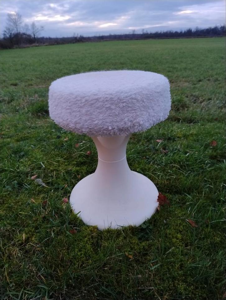 Retro Krukje / Tabouret - 45cm Hoog, Huis en Inrichting, Stoelen, Gebruikt, Eén, Kunststof, Stof, Wit, Ophalen