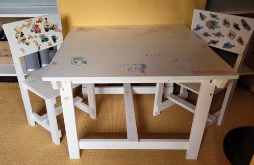 Stevige tafel en stoelen voor kids, Kinderen en Baby's, Kinderkamer | Tafels en Stoelen, Zo goed als nieuw, Tafel(s) en Stoel(en)