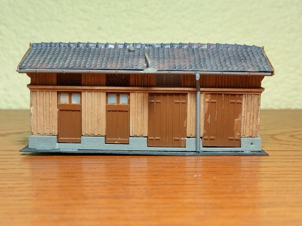 Kibri 9501 - Toilethuisje, Hobby en Vrije tijd, Modeltreinen | H0, Overige merken, Gebruikt, Gelijkstroom of Wisselstroom, Brug, Tunnel of Gebouw