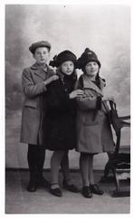 Postcard England 1925 Jongen met twee meisjes, Verzenden, 1920 tot 1940, Ongelopen, Frankrijk