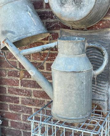 Brocante oude zinken waterkan / gieter / kan met tuit beschikbaar voor biedingen