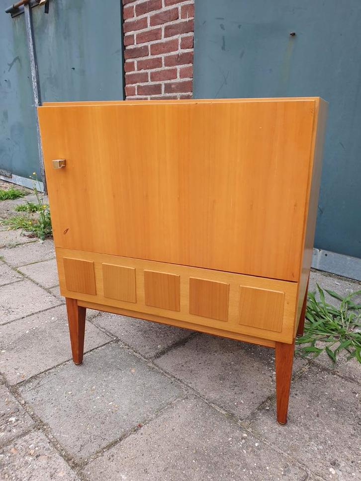 Vintage jaren 60 kastje 53 lang 42 diep 63 hoog., Huis en Inrichting, Slaapkamer | Nachtkastjes, Zo goed als nieuw, 55 tot 70 cm