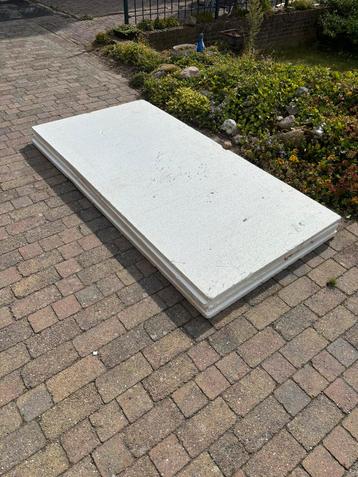 4 grote polystyreenplaten beschikbaar voor biedingen