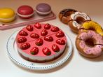 Houten taart, donuts en macarons (Houten speelset), Ophalen of Verzenden, Zo goed als nieuw, Hout, Speelkeuken-accessoire